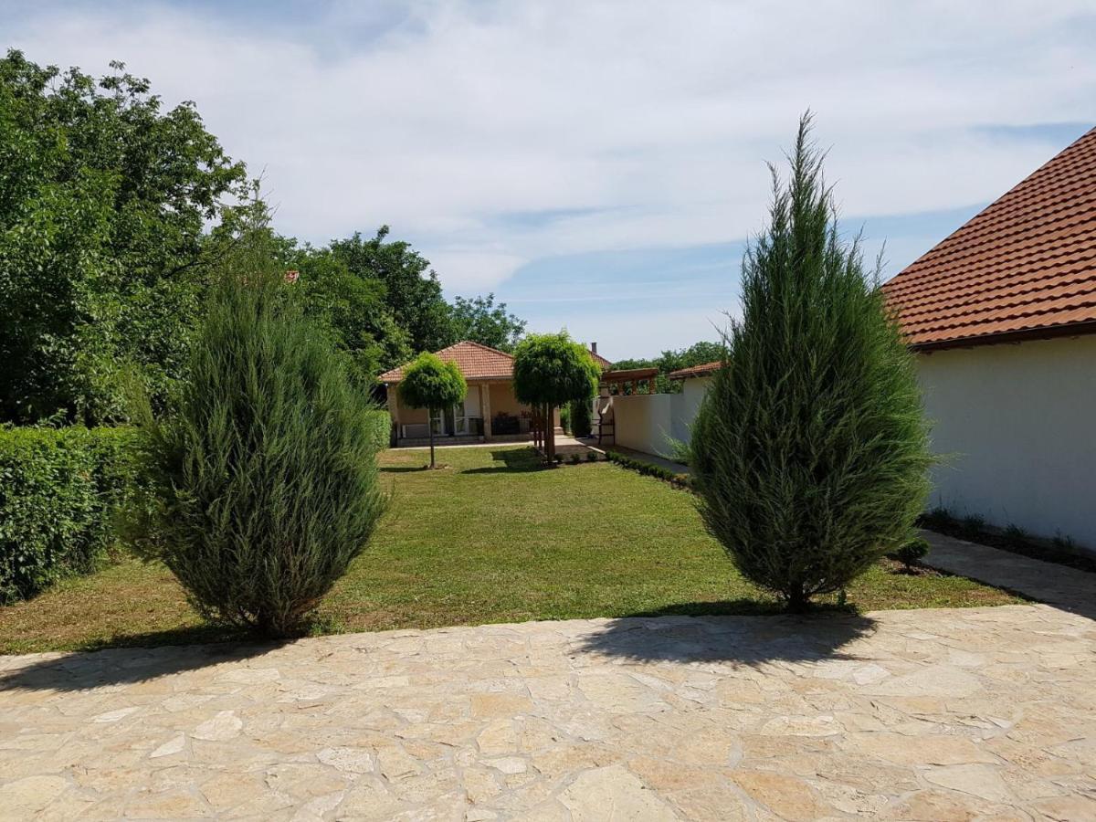 Villa Vikendica Lesic Cortanovci Exterior foto